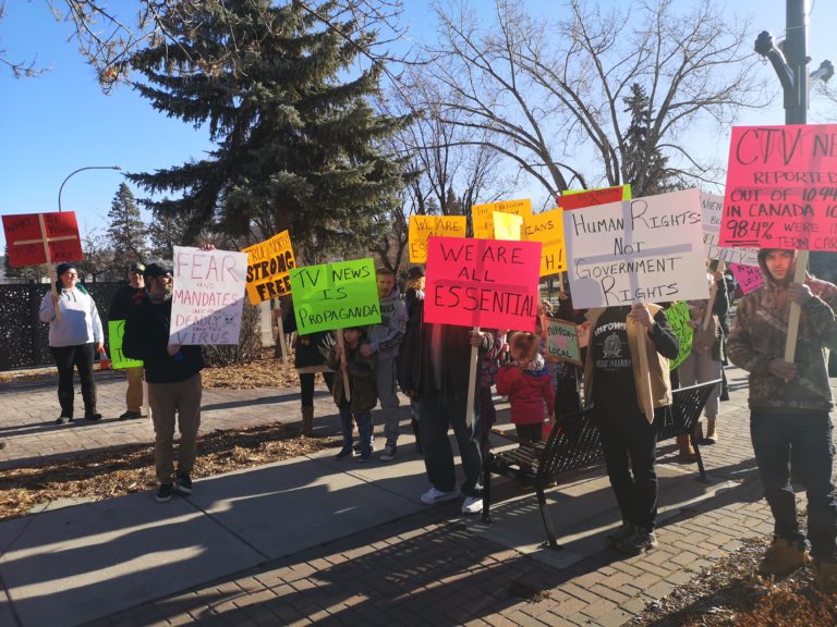 Anti-mask protest held in front of Cranbrook City Hall
