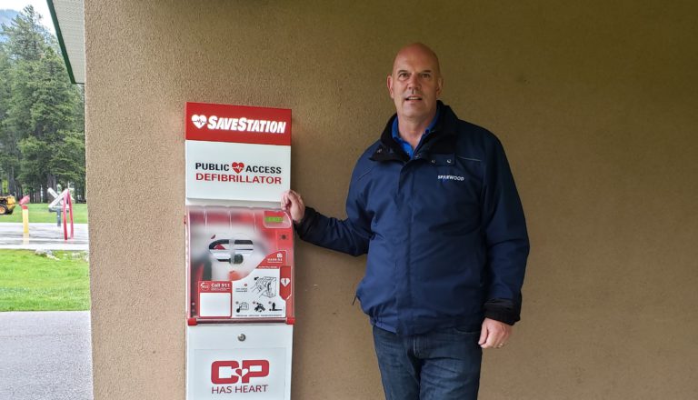 Sparwood installs public access defibrillator