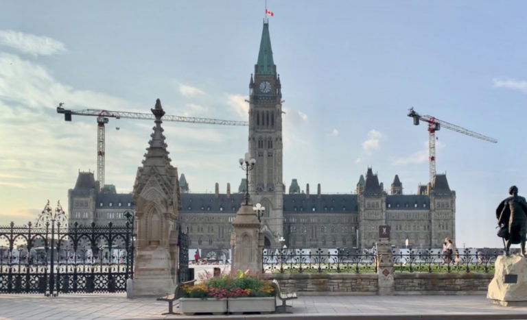 Large group of protesters remain on Parliament Hill for Day 2 of Freedom Convoy