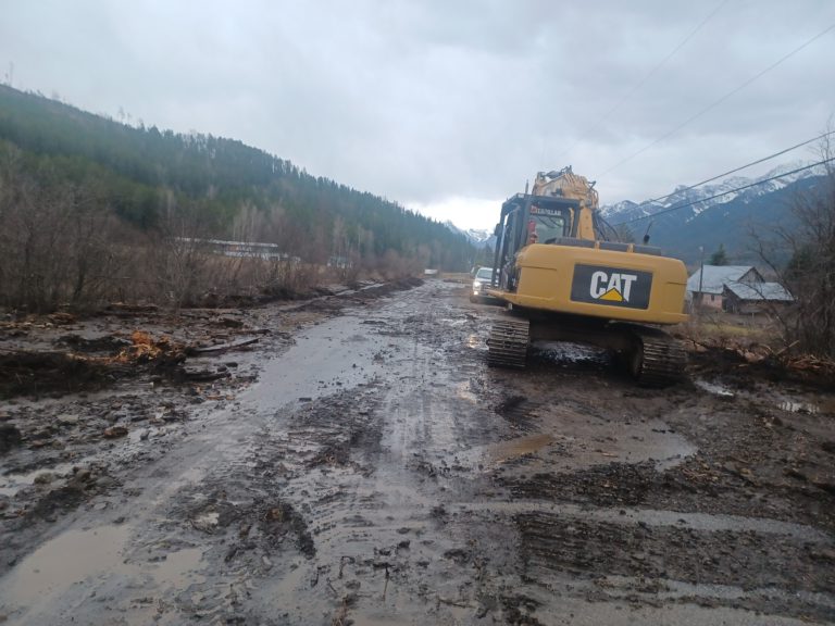 Fernie urging residents to stay clear of closed off areas