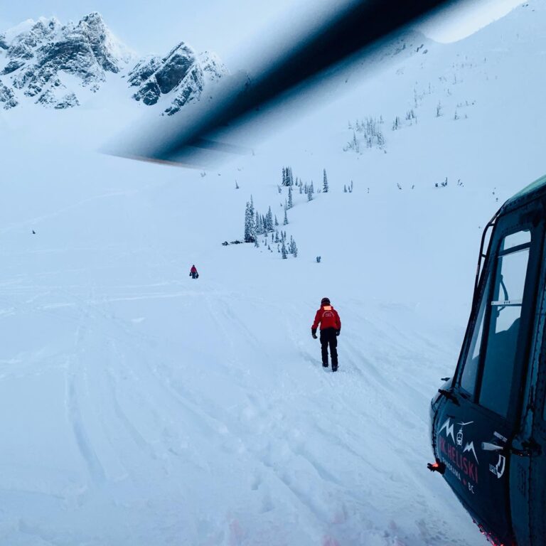 Columbia Valley SAR rescues stranded snowmobilers