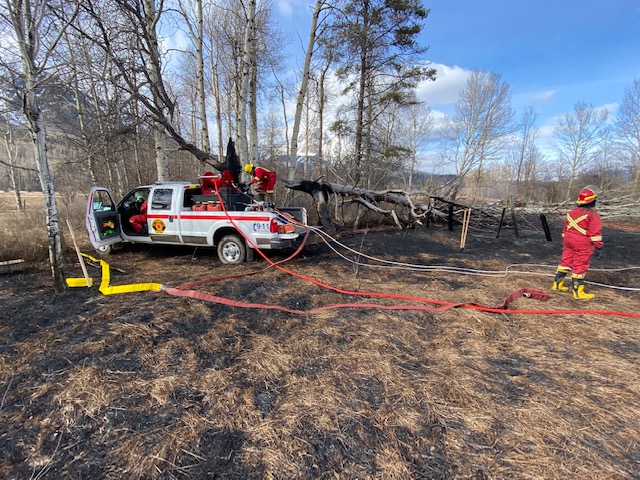 Firefighters snuff out Hosmer grass fire