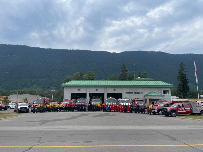 Elk Valley communities come together to fight fires 