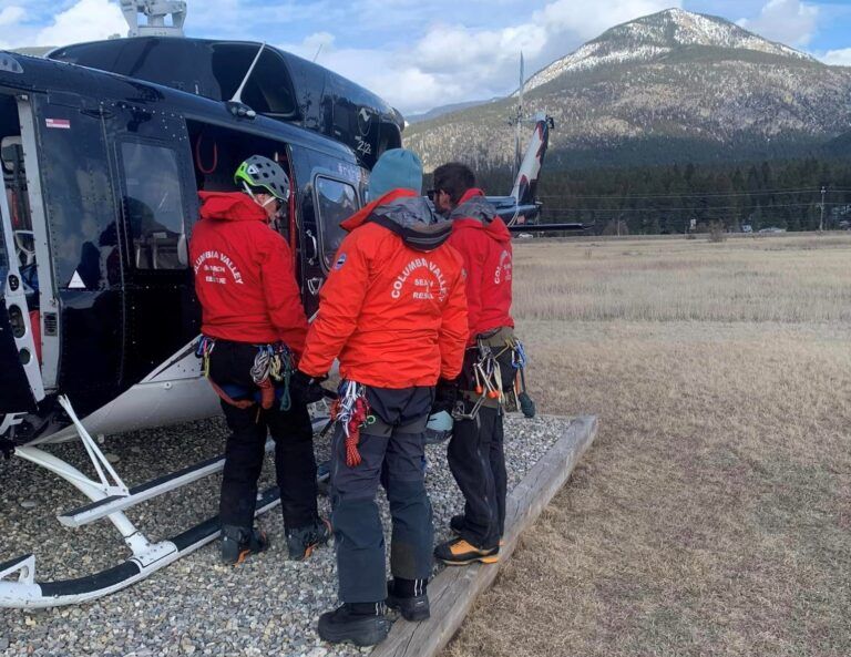Columbia Valley Search and Rescue save injured snowmobiler