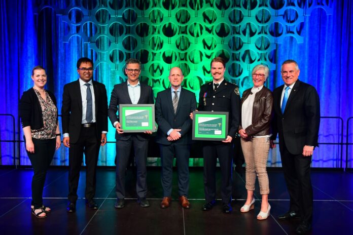 New-Clinical-Hub-Award-group-photo-resized-supplied